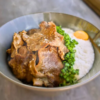 特選牛タン丼