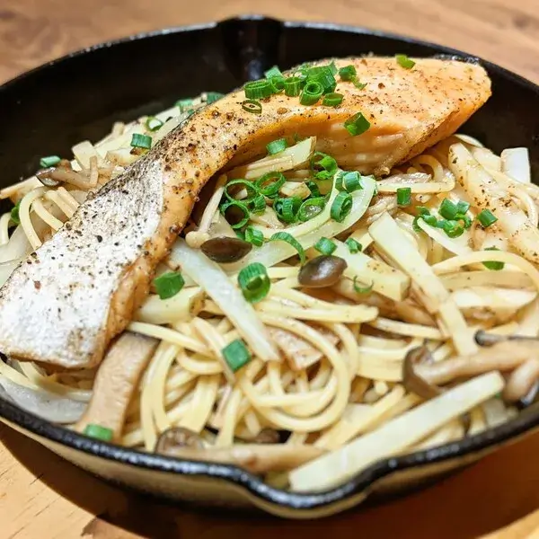 焦がしバター醤油香る鮭ときのこの和風パスタ