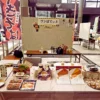春日井サボテンフェスに出店した「ワンぽてぃと」のブース。商品が並んだテーブルと看板が写っている。