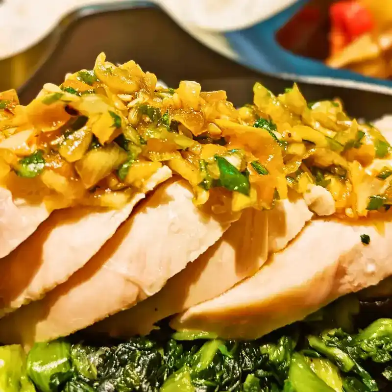 ワンぽてぃと モーニング弁当用の茹で鶏の香味ソース。シニア向け低カロリーメニュー。