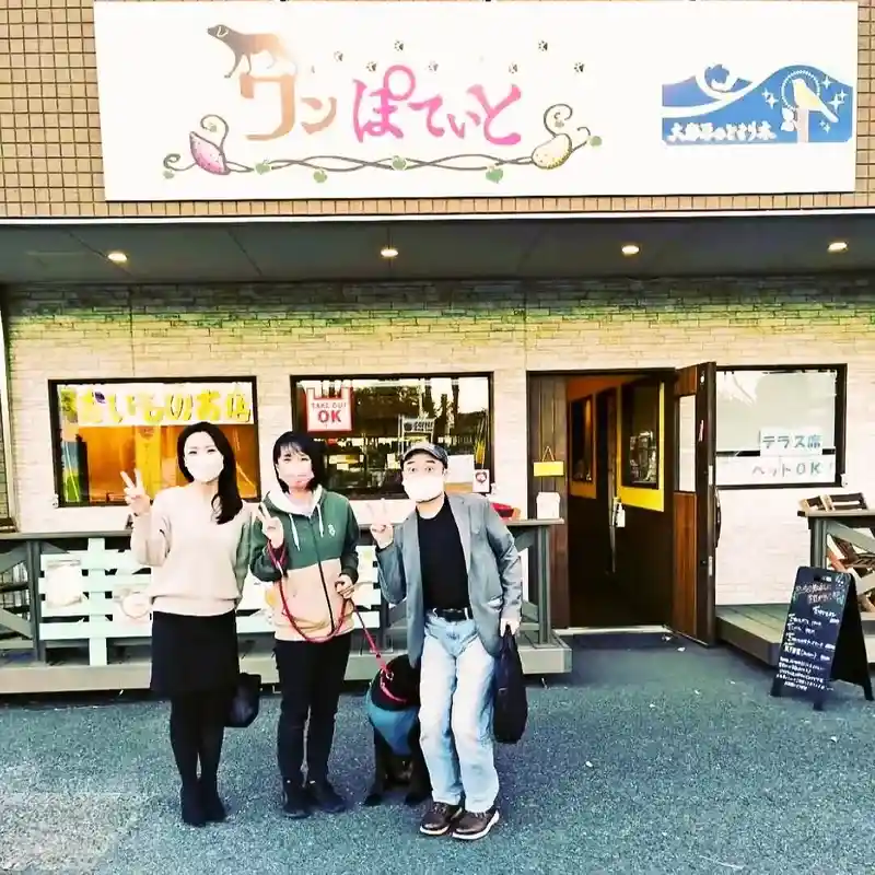 ワンぽてぃとにて、創業セミナーで出会った起業の先輩たちとの笑顔の記念写真