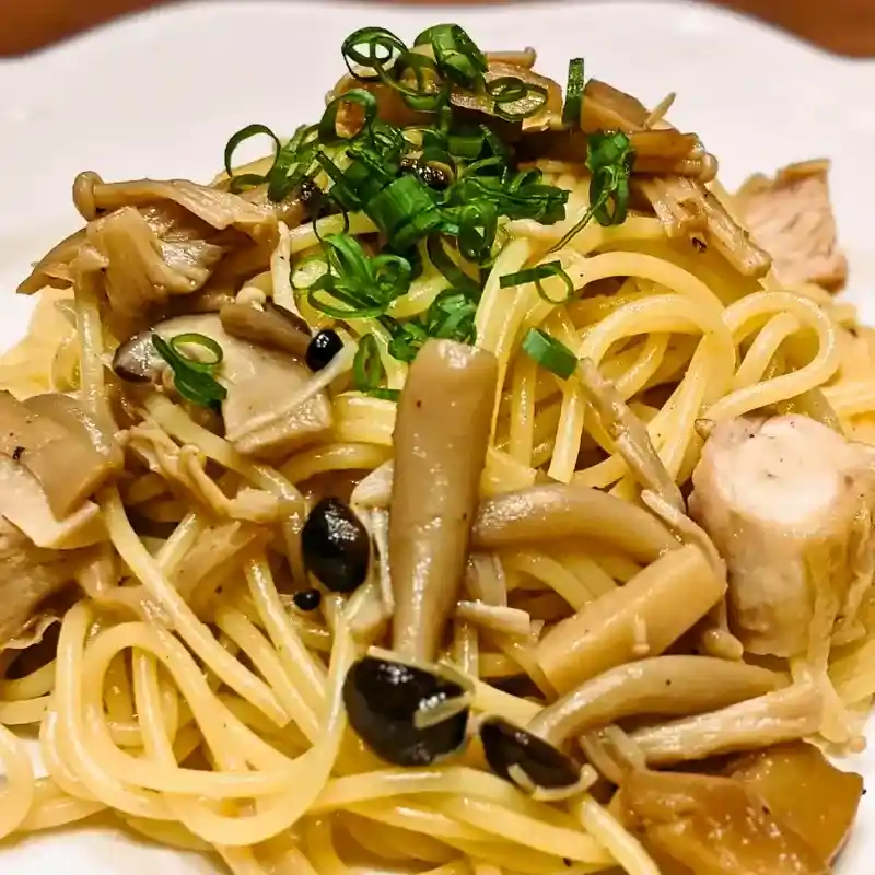 香り立つ出汁が美味しい和風きのこパスタ