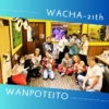 ドッグカフェ「ワンぽてぃと」で開催されたイベント「WACHA-21th」の参加者と愛犬たちの集合写真