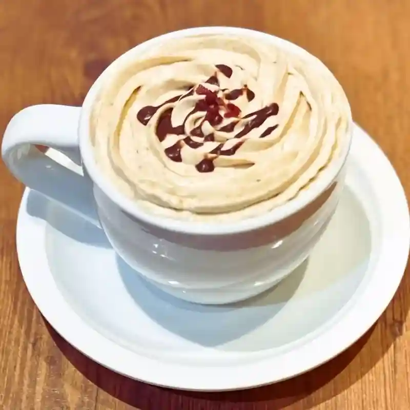 チョコレートとさつまいもの甘さが融合し、クランベリーがアクセントに乗った蜜芋Chocolateオレ